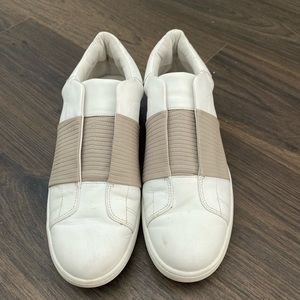 Vince tennis shoes 8.5